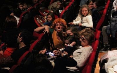 Gran recibimiento del público jumillano a Pepi Calzaslargas